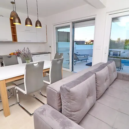 E & D فيلة